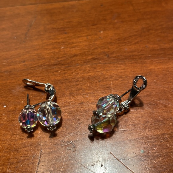 Signed Lewis Segal. Vintage Post Earrings Aurora Borealis Crystals & Rhinestone. - Picture 5 of 5